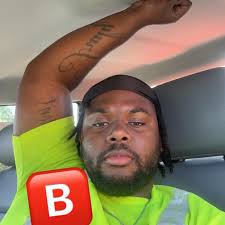 Why tf yall bigs stay in the paint when the other big hittin 3s ?? Guard ya  man