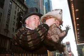 This year he is expected to see his shadow, retreat to his burrow, and predict six more weeks of winter. 11 Fakten Uber Punxsutawney Phil Zum Groundhog Day
