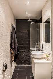 Il suffit de miser sur des matériaux précis comme le carrelage, le bois ou le marbre et des couleurs plutôt neutres, allant du beige au gris. Un Studio Optimise Au Millimetre Planete Deco A Homes World Salle De Bains Etroite Idee Salle De Bain Petite Salle De Bain