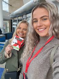 Rochelle (@rochellepetch)