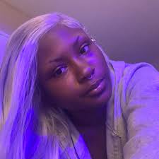 What are recommendations for loctician, lashes, and nails services in  Hawaii?