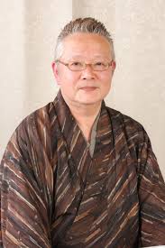 ゲスト 中野 幸一 kouichi nakano 大阪生まれ 20代の頃デザイン会社にてデザイナーを務める 1982年 友禅作家 田村信之氏に師事 1990年 独立し 染空間彩幸庵 設立 2006年 京友禅伝統工芸士認定 2009年 京都国際会議場で行われた ファッションカンタータ