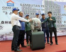 Keselamatan pekerjaan diperkenalkan oleh jabatan kilang dan jentera dari kementerian sumber manusia berikutan insiden letupan kilang mercun di sungai buloh yang berlaku pada 1994. Laman Web Rasmi Jabatan Keselamatan Dan Kesihatan Pekerjaan Malaysia Tidak Mustahil Capai Kemalangan Sifar Di Tempat Kerja Berita Harian Online