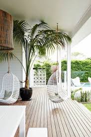 11 Stylish Ideas For Creating A Lounge Worthy Outdoor Space Chill Mal Ultimative Gemutlichkeit Bringen Hange Beach House Decor Renting A House Outdoor Living