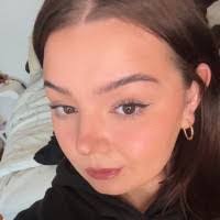 Ella Meadows's Instagram, Twitter & Facebook