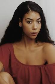 Hillary Daley : biographie, filmographie, photos & vidéos