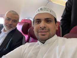 قررنا أن نستمر بالمواجهة ما لم يوقف الاحتلال كل مظاهر العدوان. Ø¥Ø¹Ù„Ø§Ù…ÙŠ ÙƒÙˆÙŠØªÙŠ ÙŠØ±ÙˆÙŠ Ù‚ØµØ© Ù„Ù‚Ø§Ø¦Ù‡ Ù‡Ù†ÙŠØ© ÙÙŠ Ø§Ù„Ø·Ø§Ø¦Ø±Ø© Ø§Ù„Ù…ØªØ¬Ù‡ Ù†Ø­Ùˆ Ù…Ø³Ù‚Ø· ÙÙ„Ø³Ø·ÙŠÙ† Ø£ÙˆÙ† Ù„Ø§ÙŠÙ†