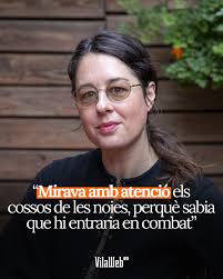 🗣️ Ada Klein Fortuny és un pseudònim, el nom d'una autora que té una  dimensió professional molt diferent. Manté el nom artístic perquè no vol  barrejar la seva professió (que no diu)