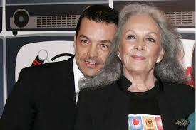 La reconocida actriz, cantante y guionista mexicana isela vega murió este miércoles en la ciudad de méxico a la edad de 81 años víctima de cáncer, informaron familiares de la artista a través de redes. Murio La Actriz Isela Vega Sistema Mexiquense De Medios Publicos