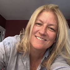 Suzanne Hargrove's Instagram, Twitter & Facebook