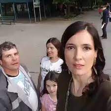 Vă doresc sărbători fericite alături de cei dragi și apropiați. Clotilde Armand Copiii Din Parcul HerÄƒstrÄƒu In Dialog