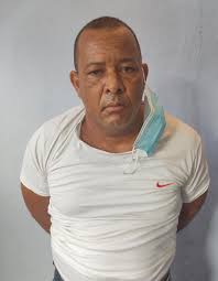 En el día de fueron apresados frente a la dirección regional Norte de la  Plicoa Nacional, los nombrado Angel Enrique Silverio Santana oriundo de Rio  San Juan y el Santo De León