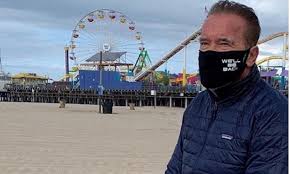Gambar orang pakai masker png. Arnold Schwarzenegger Cerca Orang Yang Tak Mau Pakai Masker Republika Online