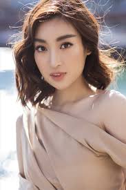 Ngắm nhan sắc “một chín một mười” của bộ đôi Hoa hậu Đỗ Mỹ Linh