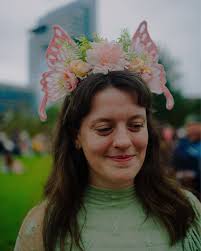 Richmond, you beauties 🌊 Thank you for your sway, your stomp, your  softness 💃 I left with your rhythm in my chest 🌻 🪗 📷 @laurentepfer 💈💄  @beccagilmartin Fit: @cathyhahn, @selkie,@idaandmoon