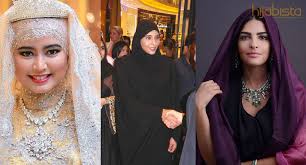 Berikut adalah senarai terkini 50 orang paling kaya di malaysia menurut laporan majalah forbes. 10 Wanita Muslim Tersenarai Paling Kaya Di Dunia Mereka Bukan Sahaja Cantik Tetapi Juga Bijak Hijabista