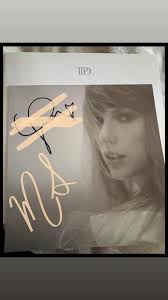 So lately I've been having a hard time at work with one of the guys. And  coming home to this made me so happy. (I had a really stressful afternoon)  I got