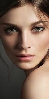 How to get perfect feline flicks in 10 minutes, made for MRC