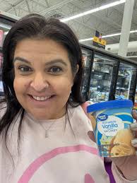 Is it ever too cold for ice cream?? Think not!🍦🍨