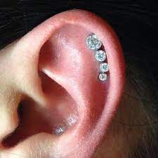 Awesome 2pt Cluster From Yesterday Htcaz Htcphx Htcbodypiercing Anatometal Appmember Safepiercing At Htc Bod Body Piercing Piercing Cartilage Piercing