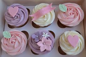 La Decoration Cupcakes Un Jeu De Fantasie Amusant Archzine Fr Decoration Cupcake Gateau Fete Des Meres Cupcakes