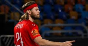 وأكدت وزارة التعليم العالي في بيان رسمي، أمس، أن طلاب منتخب كرة اليد للشباب في جامعة عين شمس وجامعة حلوان سيتم إعفاؤهم من المصروفات ووجّه الوزير بصفته رئيساً للاتحاد الرياضي للجامعات المصرية بتقديم مكافأة مادية لكل طالب جامعي من لاعبي منتخب الشباب. Ù…Ø§ÙŠÙƒÙ„ Ù‡Ø§Ù†Ø³Ù† Ù†Ø¬Ù… Ø§Ù„Ø¯Ù†Ù…Ø§Ø±Ùƒ Ø£ÙØ¶Ù„ Ù„Ø§Ø¹Ø¨ ÙÙ‰ Ø¨Ø·ÙˆÙ„Ø© Ø§Ù„Ø¹Ø§Ù„Ù… Ù„ÙƒØ±Ø© Ø§Ù„ÙŠØ¯ Ù…ØµØ± 2021 Ø§Ù„ÙŠÙˆÙ… Ø§Ù„Ø³Ø§Ø¨Ø¹