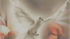 El espiritu santo es la tercera persona de la trinidad, quien nos trae hacia cristo; 12 Inspiradoras Oraciones Para Rezar Al Espiritu Santo Iglesia Universal Cope