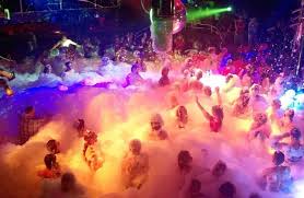 Exploiter une boite de nuit est soumis aux obligations suivantes : Envie De Danser Tout Nu Une Nuit Reservee Aux Naturistes Dans Une Boite Parisienne Actu Paris