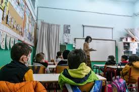 Σε αναστολή των μαθημάτων προχώρησαν ορισμένα σχολεία και σε άλλες περιπτώσεις μεμονωμένα σχολικά τμήματα, με. Koronoios Pote Anoigoyn Ta Sxoleia Oi Anakoinwseis Gia Thn Estiash Fthis Gr