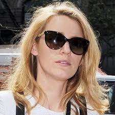 La bella Blake Lively, attrice e modella statunitense sceglie lo stile  degli occhiali da sole Gucci