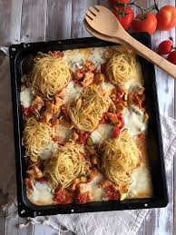 Dieser leckere spaghetti kuchen ist auf jeder kinder geburtstagsparty der hit! Hahnchen Spaghetti Blech Sparflammchen