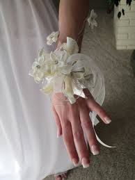 Cathy cowgill flowers is a florist in canton, oh. Beautiful White On White Elegant Stephanotis With Crystal Centers And Blooms Trailing On Wire Style W 12 Adornos Para Boda Pulsera De Boda Boda