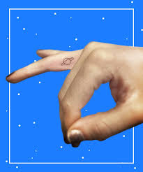 A handful of the best female tattoo artists in los angeles provided us with honest and insightful do's and don'ts so that you can get your dream tat, sans drama. Los Angeles Tattoo Artists To Know