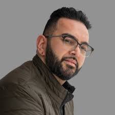 𝗬𝗼𝘂𝗿 𝘁𝗼-𝗱𝗼 𝗹𝗶𝘀𝘁 𝗶𝘀𝗻'𝘁 𝗮 𝘀𝗰𝗼𝗿𝗲𝗰𝗮𝗿𝗱." For years, I  equated productivity with how much I could fit into a day. The longer my  to-do list, the more “successful” I felt. But… |