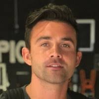 Amanda Addo's Instagram, Twitter & Facebook