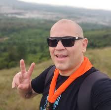 Você já ouviu falar do Desafio dos 8 nós? 🤔 É uma atividade que além de  divertida, ajuda com a prática de fazer nós! Veja o passo a passo aqui para  aplicar