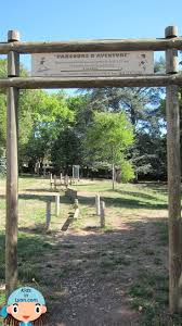 Bois Des Essarts A Bron A Cote Des Galeries Lafayette Super Parc Grand Avec Beaucoup De Jeux Et Un Parcours Aventure Gratuit Clique Parcs Exterieur Bois