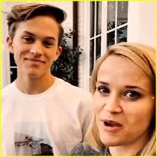 Reese witherspoon & ryan phillippe's son is dad's twin! Reese Witherspoon Learns About Dapping From Son Deacon Phillippe Deacon Phillippe Reese Witherspoon Just Jared