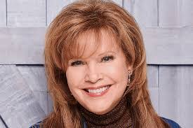 Lorianne Crook's Instagram, Twitter & Facebook