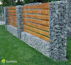 We Saw This Type Of Fence Everywhere While We Were In The Netherlands X1f600 I L In 2020 Zaun Garten Garten Zaun Ideen Gartenstutzmauern