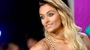 She has over a million twitter followers and is quite active on the platform. Paris Jackson Ich War Mit Mehr Frauen Als Mannern Zusammen