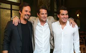 Pega pega é uma telenovela brasileira produzida pela tv globo e exibida de 6 de junho de 2017 a 8 de janeiro de 2018, com 184 capítulos. Thiago Martins Se Diverte Com Elenco Durante Lancamento De Pega Pega Bastidores Gshow