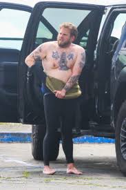 Jonah's biceps were out for the world to see in a navy blue tank top. Jonah Hill Shirtless Surfing Photos Wiki Biography Celebrity Gossip Celebrity News Hollywood Celebrity News Indian Celebrity News Bollywood Celebrity News Pakistani Celebrity News