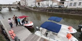 Les services, les élus, les missions, l'actualité, les événements Tourisme En Charente Maritime Marans Joue La Carte Du Marais Poitevin