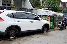 Satu dari banyak foto stok gratis yang menakjubkan dari pexels. Parkir Depan Rumah Empat Ban Mobil Raib Digondol Maling