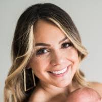 Amanda Mancini's Instagram, Twitter & Facebook