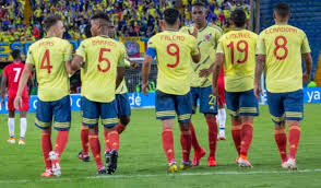Maluma, james y quintero se divirtieron jugando fútbol en medellín. Un Club De Futbol Quiere Fichar A Maluma