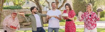 « mon gâteau est le meilleur de france », émission quotidienne sur m6 à 18h35 avec cyril lignac, merouan bounekraf, louise petitrenaud, pépée le mat et luana belmondo, 52 minutes. Luana Belmondo A Avignon Avec L Emission Mon Gateau Est Le Meilleur De France