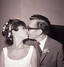 Rita moreno több mint négy évtizede feleségül vette leonard gordont, így senkinek sem szabad megráznia, hogy a színésznő késő férje életének jelentős része volt. 89 Year Old Rita Moreno Reveals Her Secret To Having Great Sex