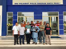 Pejabat perpaduan daerah batu pahat telah mengadakan satu majlis perasmian jom ronda versi 5.0 peringkat daerah batu pahat. Umno Batu Pahat Buat Laporan Polis Terhadap Amhari